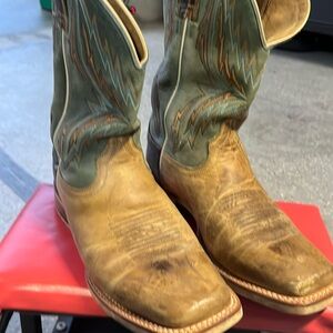 Ariat boots.